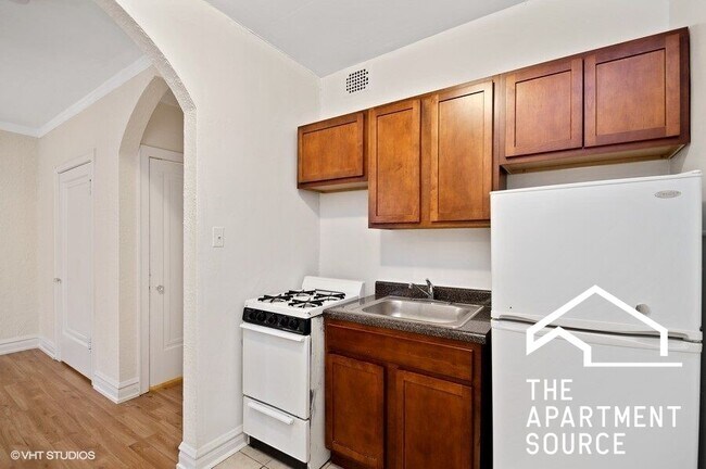 Photo - 4827 N Damen Ave