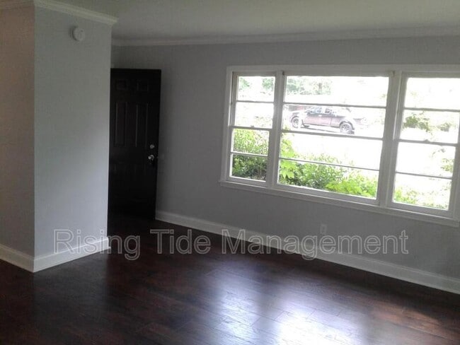 Photo - 948 Hickory Dr