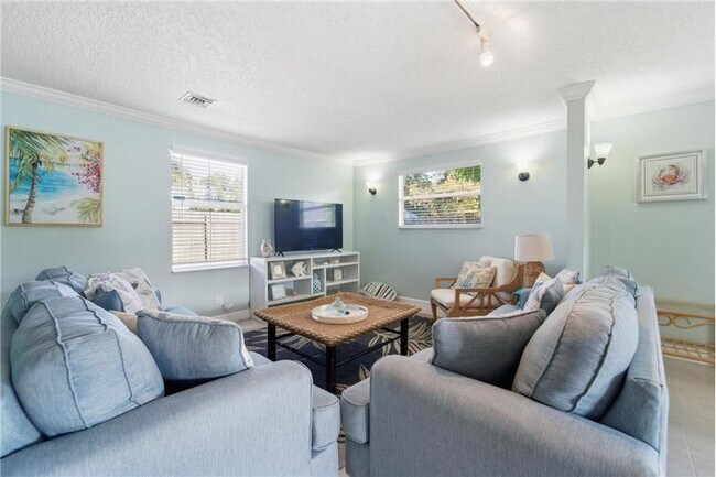 Photo - 1424 Willow Rd