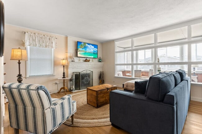 Building Photo - 12 Harris Ave Unit ID1333650P