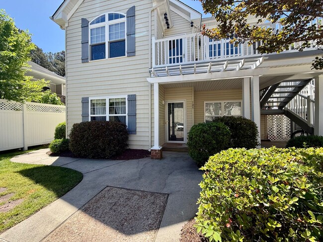Building Photo - Spacious 3 bedroom condo minutes to the Oceanfront!