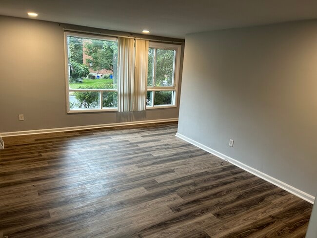 Building Photo - 143 W Maryland Ave Unit B