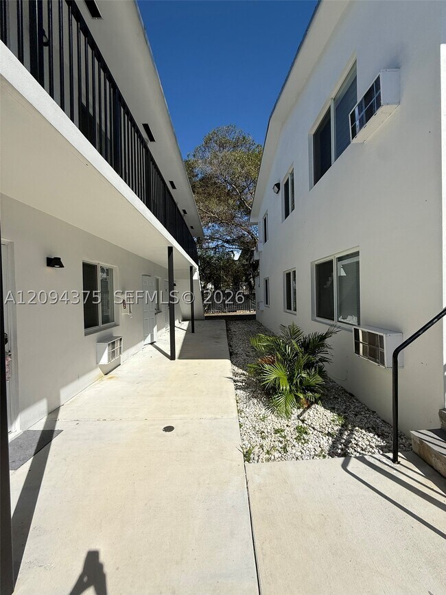 749 NW 60th St Unit 3