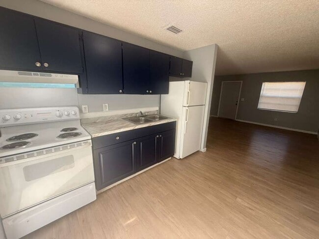 Building Photo - 2/1 Duplex in Sulphur Springs Unit B