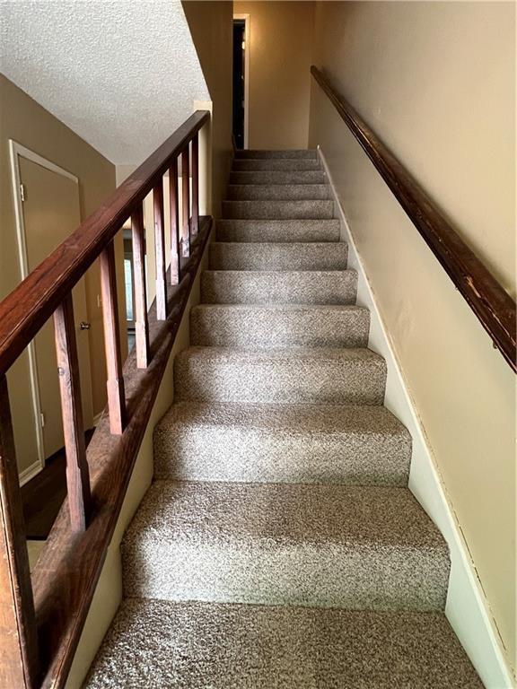 Photo - 2043 E Oaks Dr