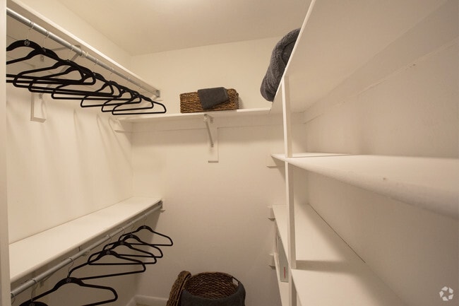 2BR,2BR,-1216SF CHESAPEAKE -