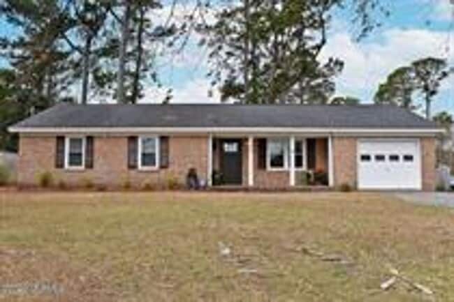 Building Photo - Renovated Brick Ranch Home