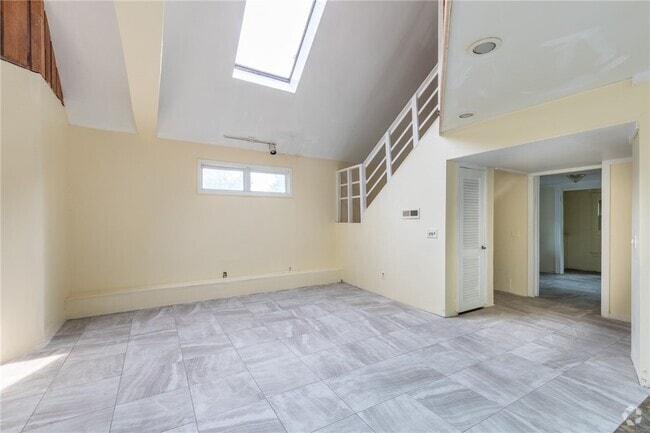 Building Photo - 42 Wilcox St Rental