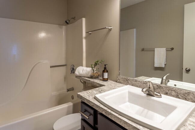 2BR, 2BA - Everest