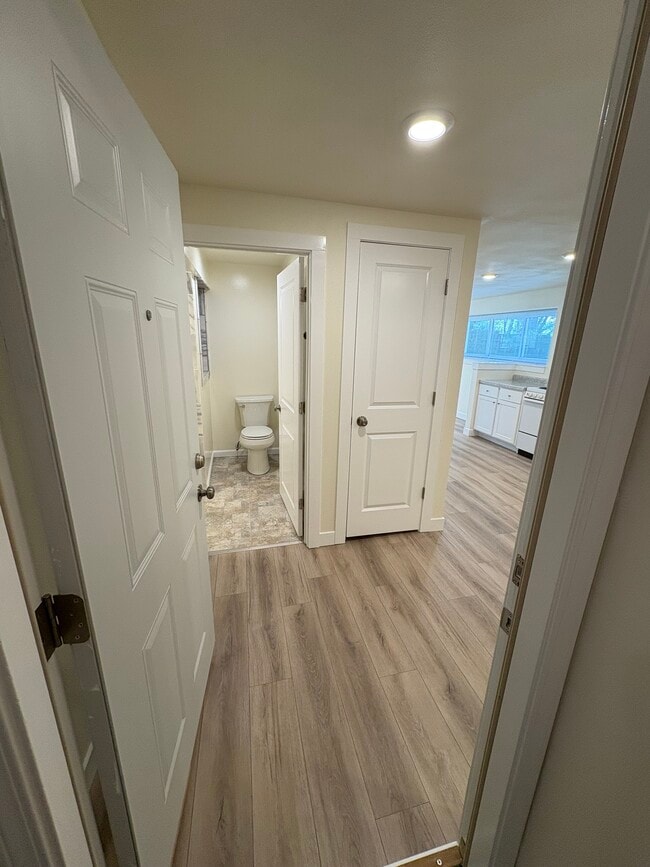 Building Photo - 6120 Strathmore Ln Unit B