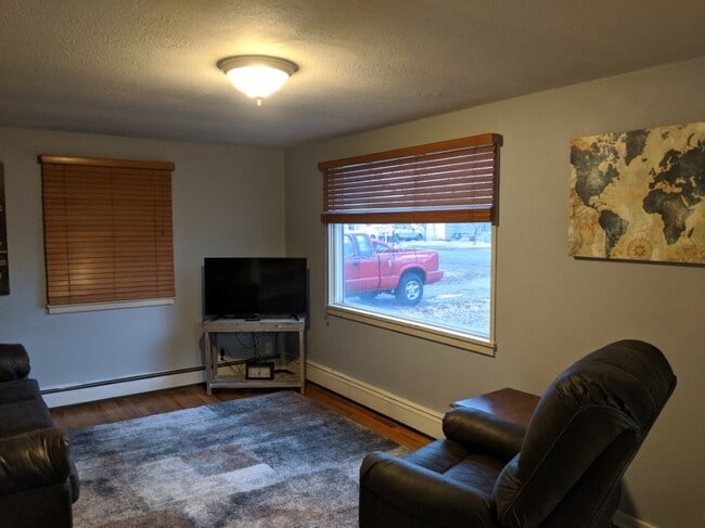 Building Photo - 1357 Pinyon Ave