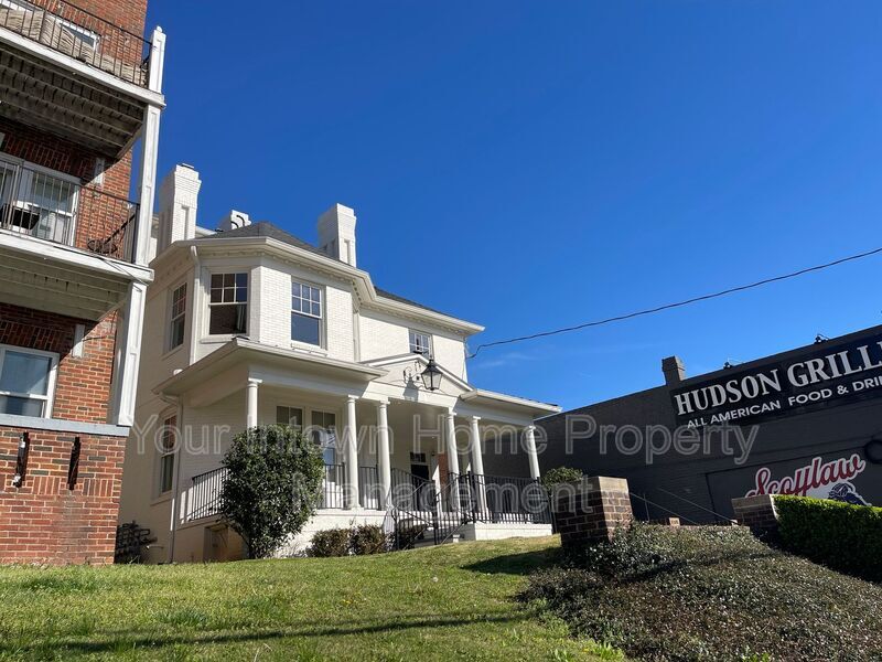 Photo - 367 Moreland Ave NE