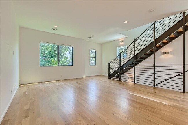 Photo - 707 Cardinal Ln Unidad L2