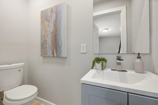 Photo - 1819 Redwood Ct