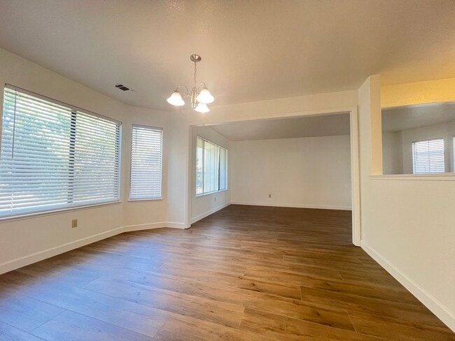 1342 Kingswood Dr