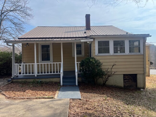 Adorable 3 bedroom 1 bath home Located in ... - Adorable 3 bedroom 1 bath home Located in ...