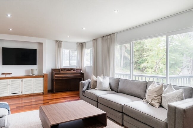 Photo - 309 S Rios Ave