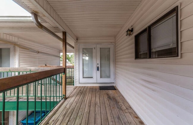 Building Photo - 913 St Landry St Unit #8