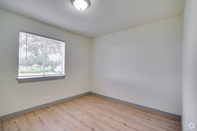 2BR, 1.5BA - 853SF