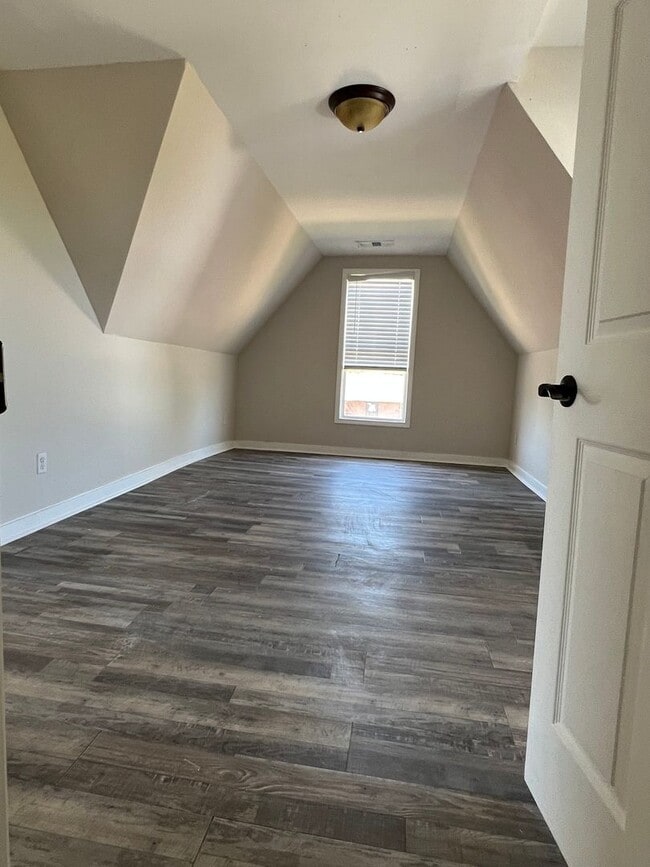 Photo - 908 N Main St