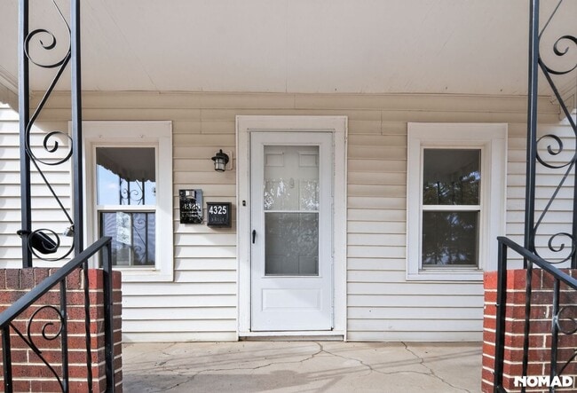 Photo - 4325 S Cherokee St