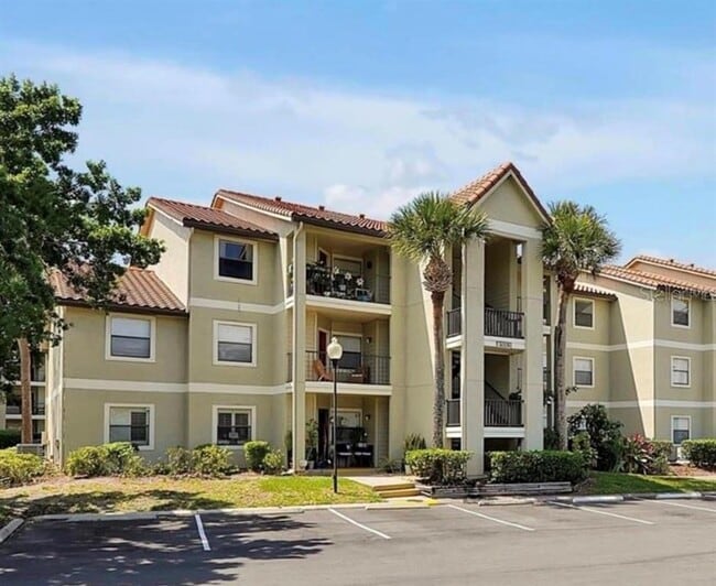 Building Photo - 3008 Parkway Blvd Unit 303