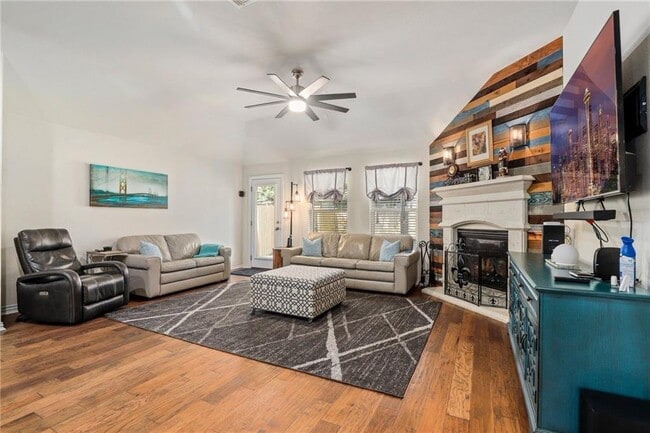 Photo - 4130 Kingsley Ave