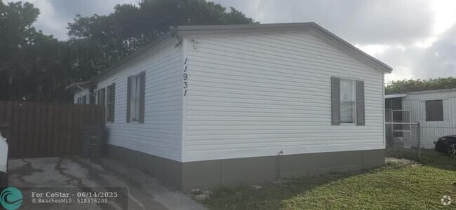 Building Photo - 11931 Watergate Cir Rental
