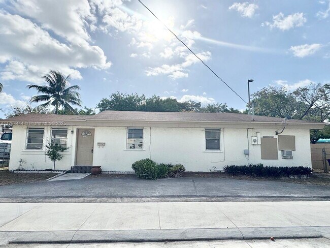 Photo - 106 NE 2nd Ave Casa