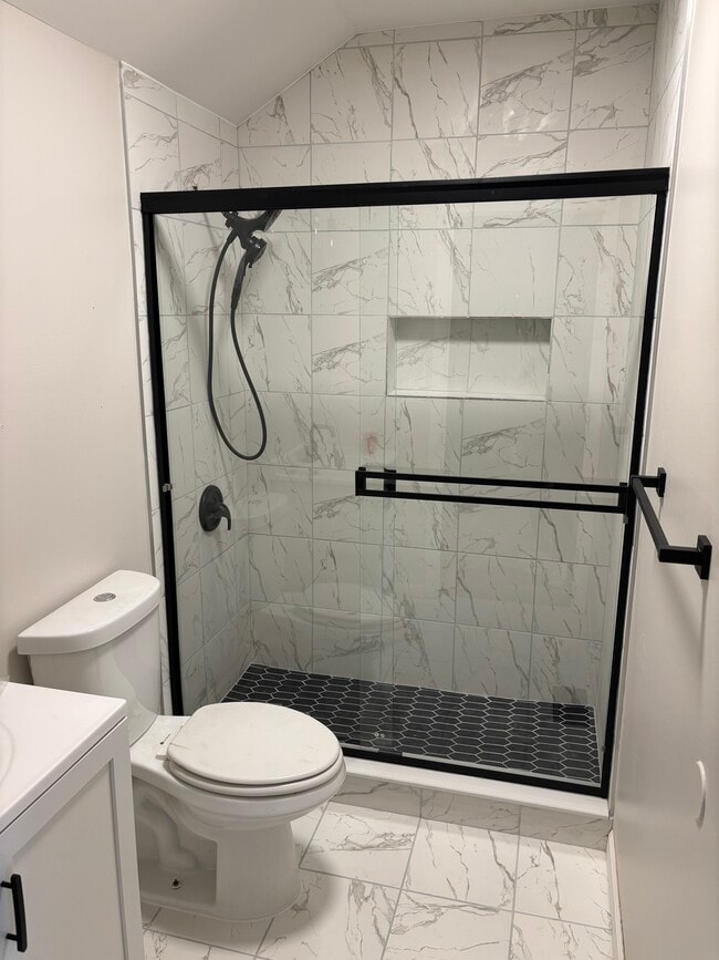 completed renovated bathroom - 1115 W 18th Pl Unit 1