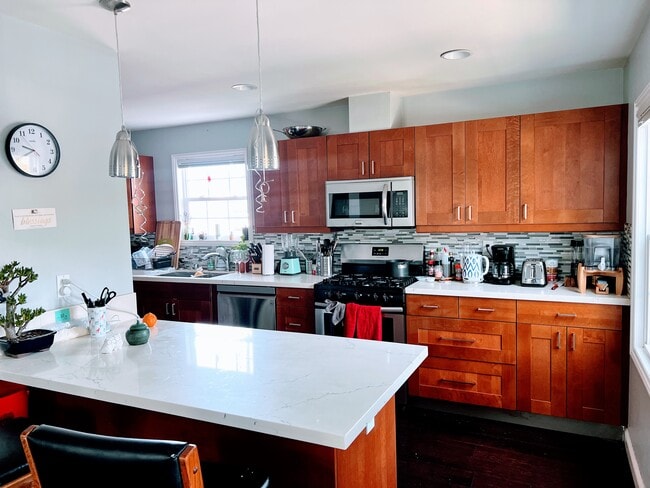 Photo - 949 62nd St Unidad Middle Bedroom