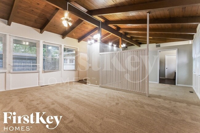 Photo - 4913 Victoria Rd