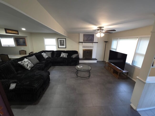 Photo - 1495 Beach Ave