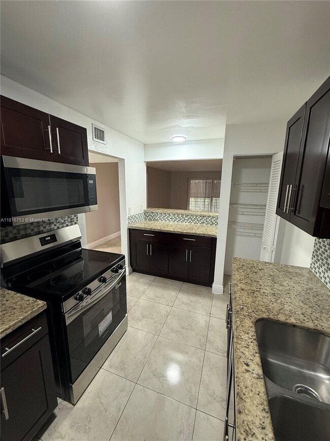 Photo - 4121 Stirling Rd Unit 402