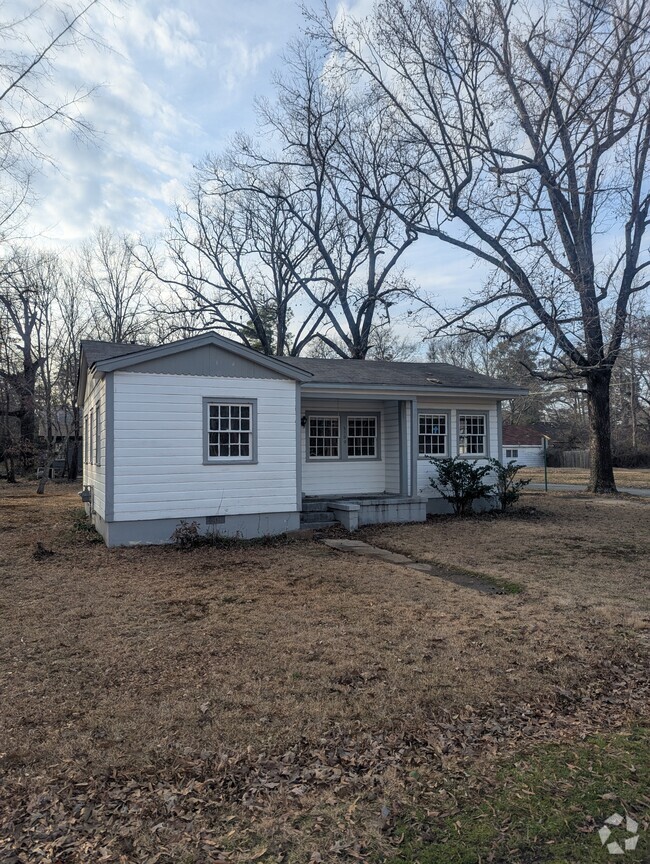 Building Photo - 3500 S Poplar St Rental