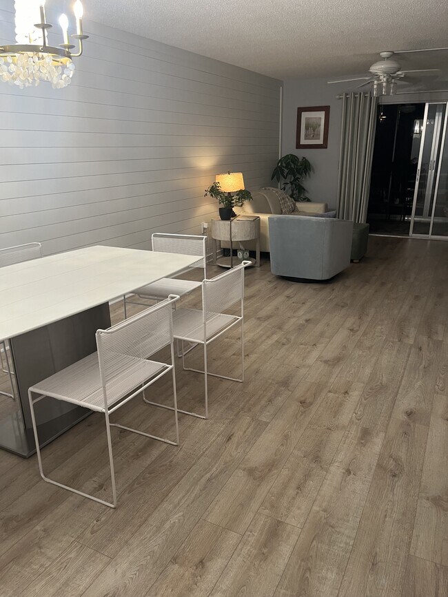 Photo - 995 La Guna Dr