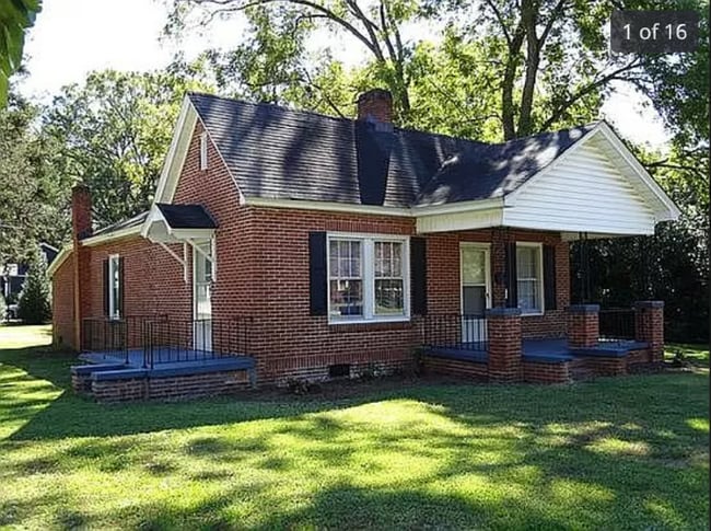 Photo - 126 Laurel Ave E