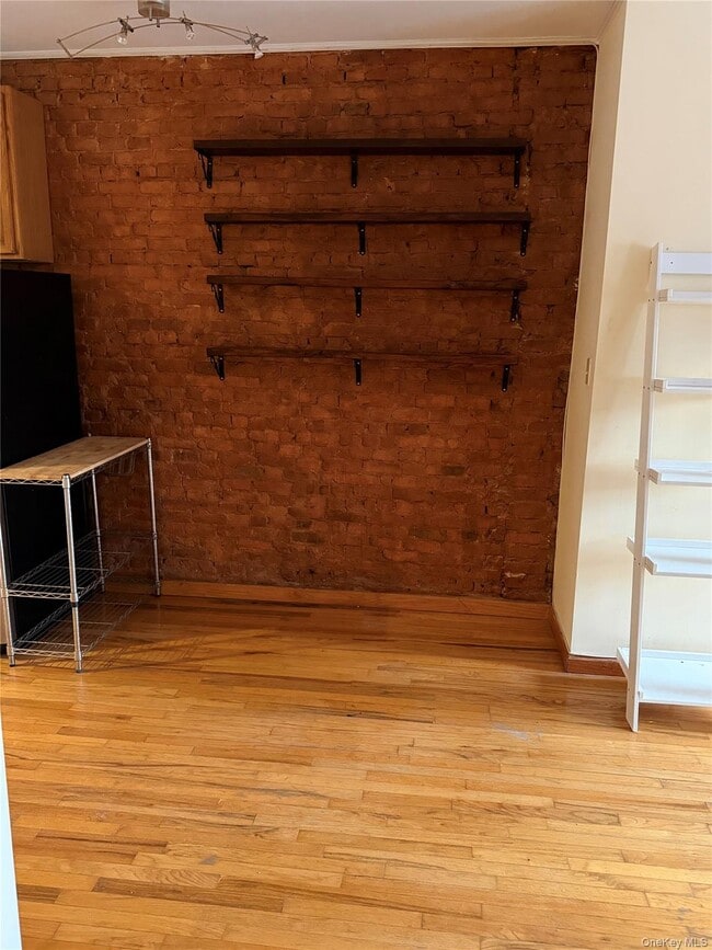 Photo - 421 E 119th St