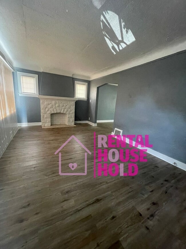 Building Photo - 3 Bedroom 1 Bath Single Family Home Locate...