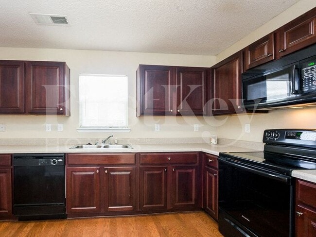 Photo - 3166 Redwood Run