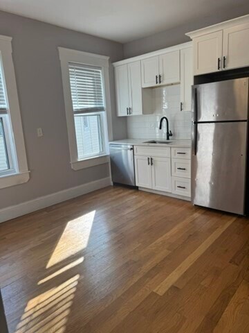 10 Sutton St Unit 3