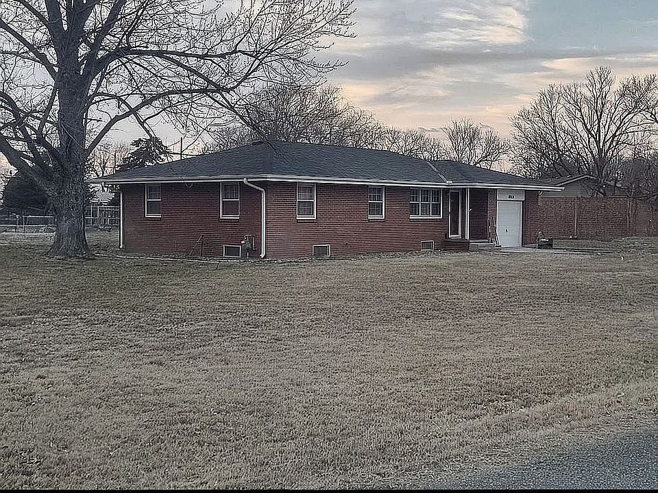 Photo - 1803 Wesbrook Dr House