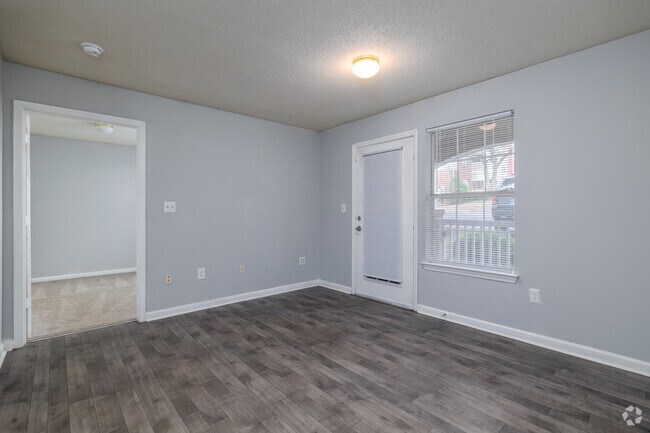 2BR, 2BA - 861SF - Living Room
