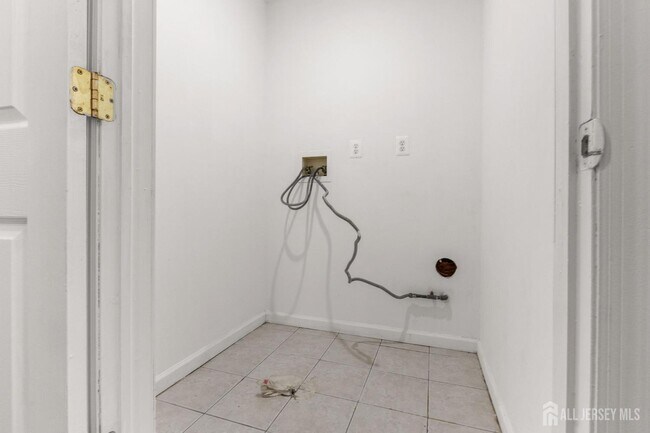 Photo - 45 Jewett Ave Unidad 2