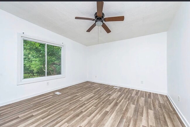 Photo - 1208 Louis Ln