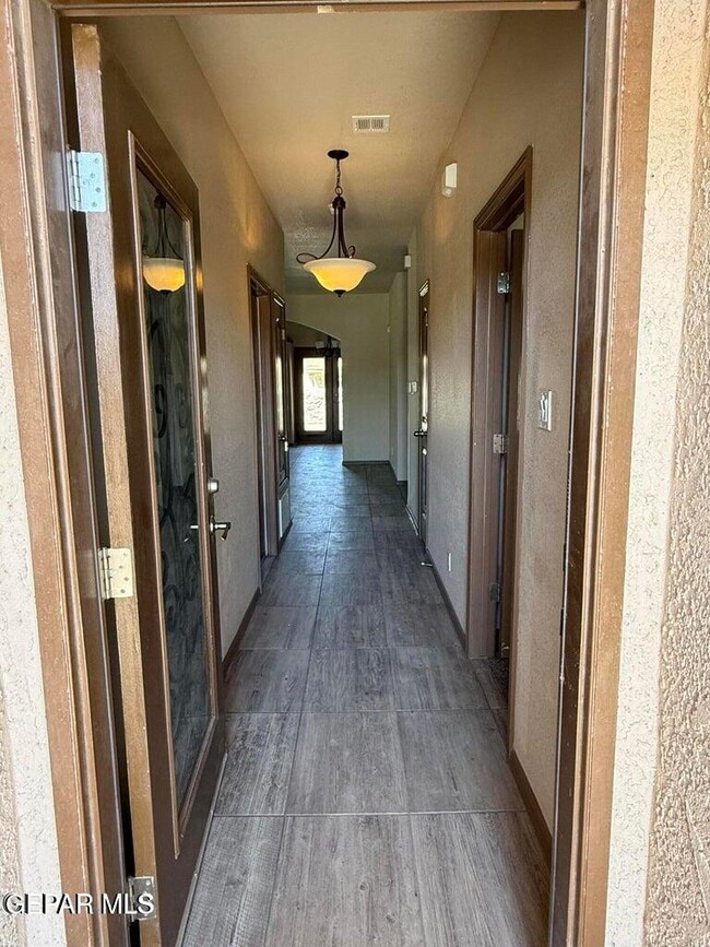 Photo - 4941 Ruben Soto