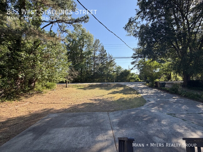 Photo - 832 W Stallings St