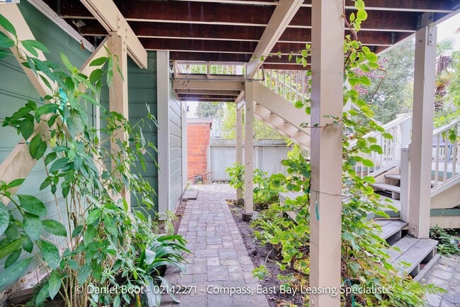 Photo - 2141 Ward St