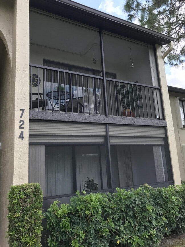 Building Photo - 724 Sunny Pine Way Unit D2