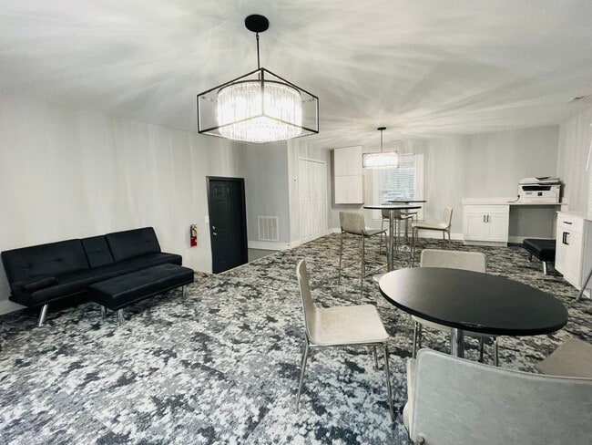 Photo - Discover Upscale Living at Scarlet Pointe – Newly Renovated Apartments in Charlotte’s Vibrant Hub! Unidad 176-D  Park Fairfax Dr.